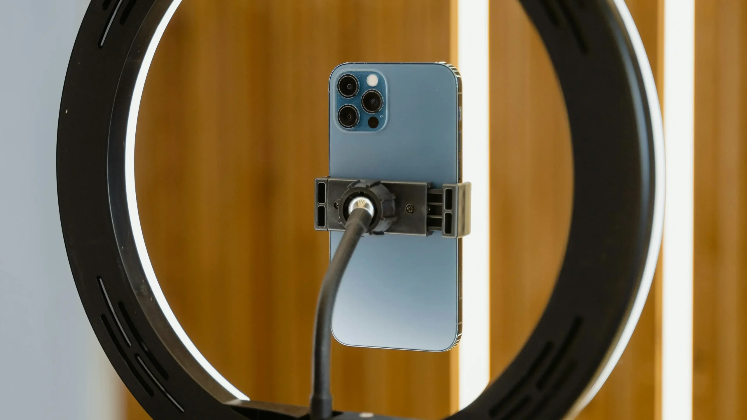 Qual Celular é Melhor Para Gravar Vídeos em 2026?Se você cria conteúdo para YouTube, Instagram, TikTok ou cursos online, escolher qual celular é melhor para gravar vídeos em 2026 pode fazer muita diferença na qualidade do seu conteúdo.